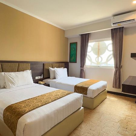 Lorin Syariah Solo Hotel Экстерьер фото