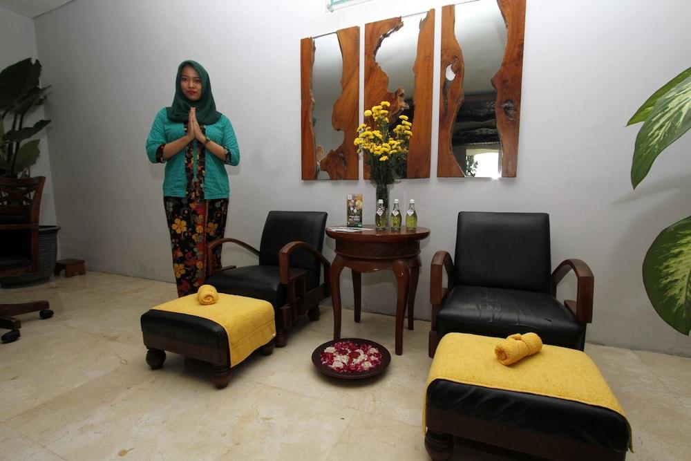 Lorin Syariah Solo Hotel Экстерьер фото