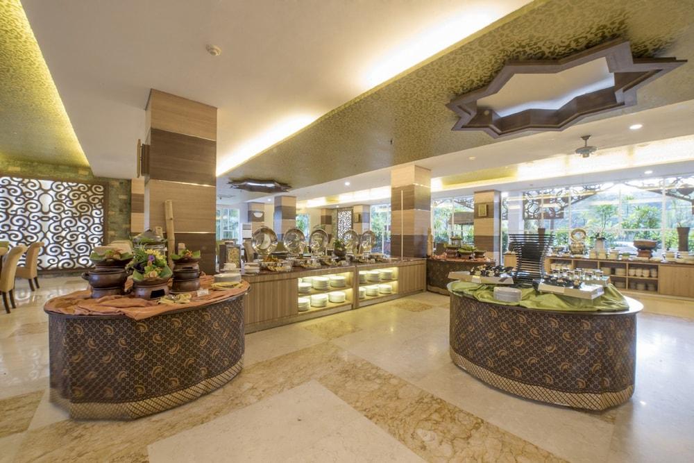 Lorin Syariah Solo Hotel Экстерьер фото