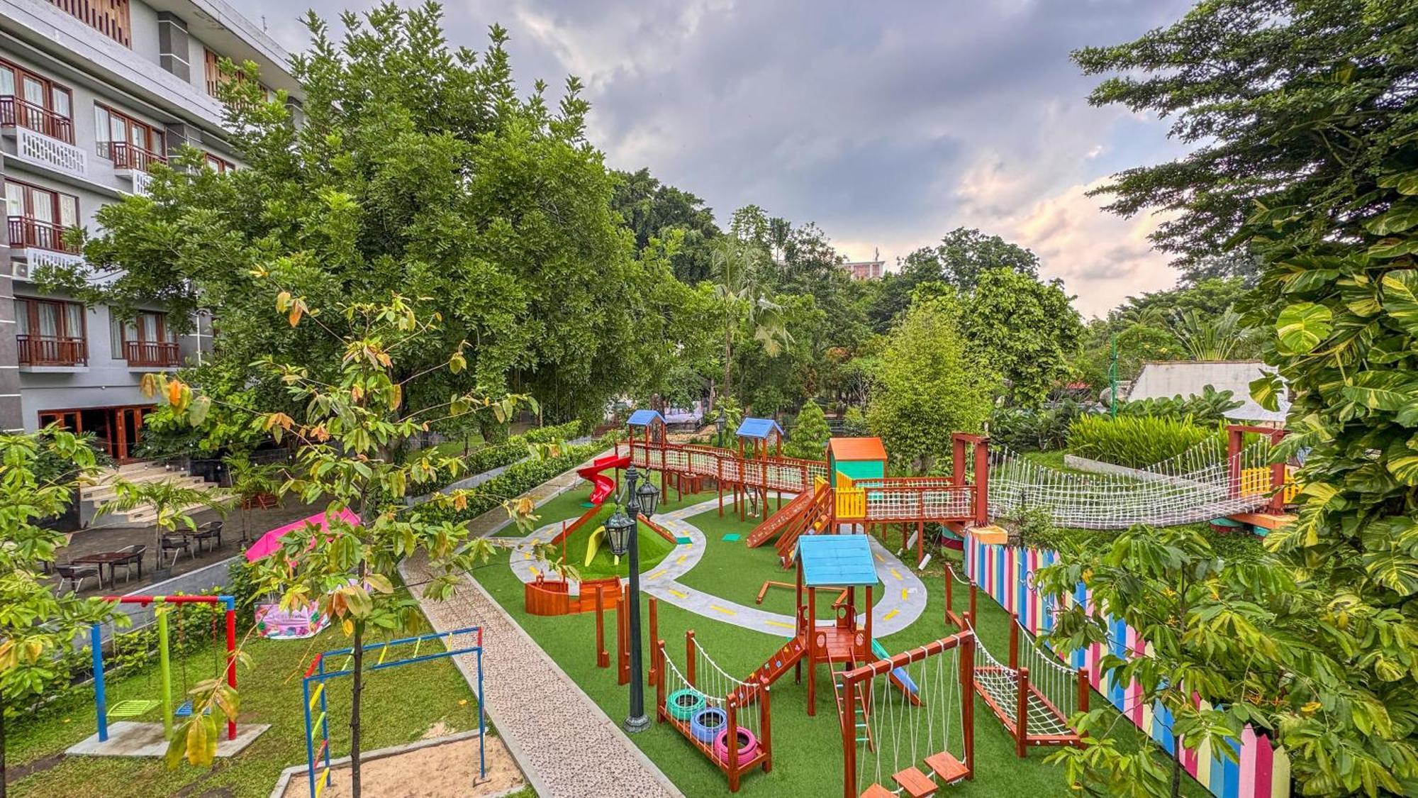 Lorin Syariah Solo Hotel Экстерьер фото
