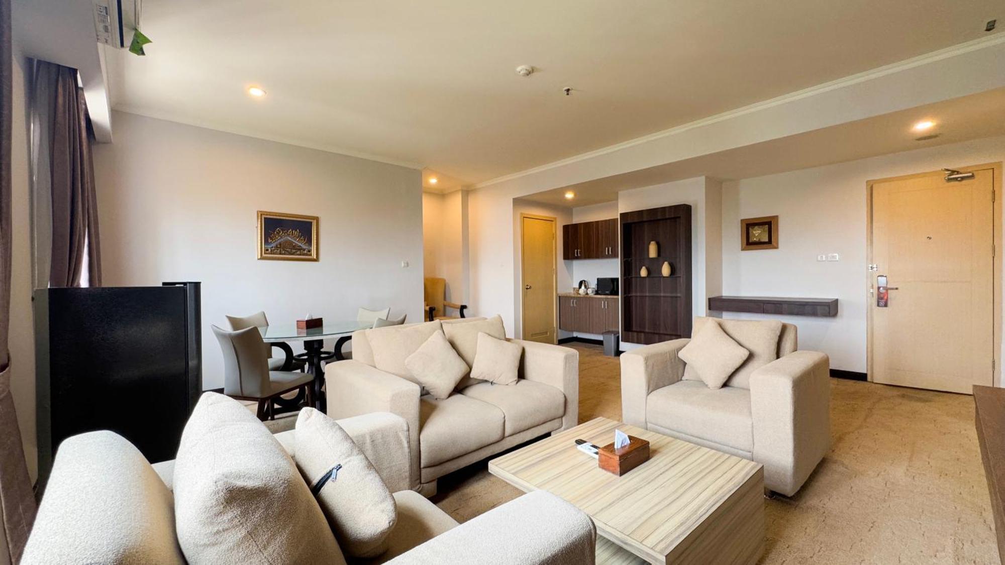 Lorin Syariah Solo Hotel Экстерьер фото