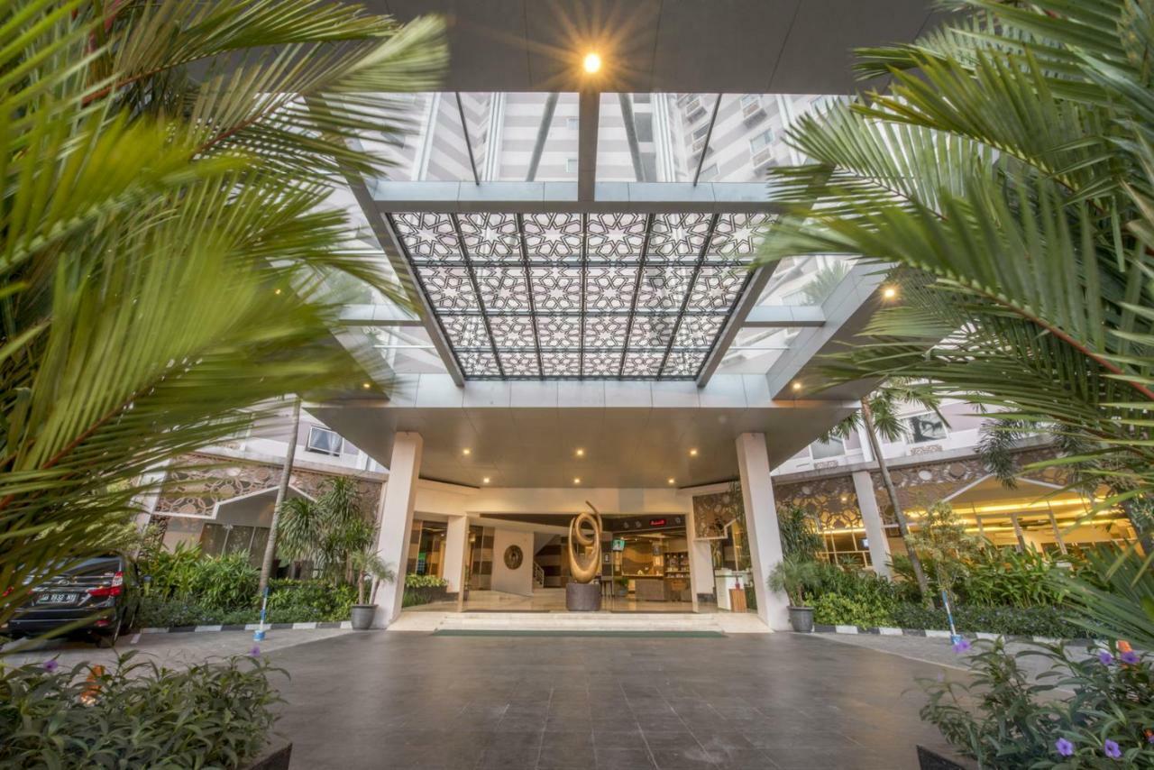 Lorin Syariah Solo Hotel Экстерьер фото