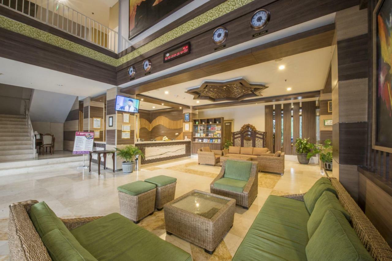 Lorin Syariah Solo Hotel Экстерьер фото